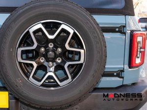 Ford Bronco Tailgate Hinge Cover Kit - Gloss Carbon Fiber - 2 PCS Ford Bronco Tailgate Hinge Cover Kit - Gloss Carbon Fiber - 2 PCS