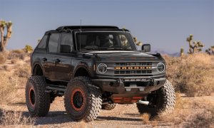 Ford Bronco Hood Protector - AVS - Aeroskin LightShield Pro Color-Match - Shadow Black - `21-`23