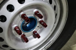Ford Bronco Locking Lug Nut Set - Mishimoto - Red - 2021