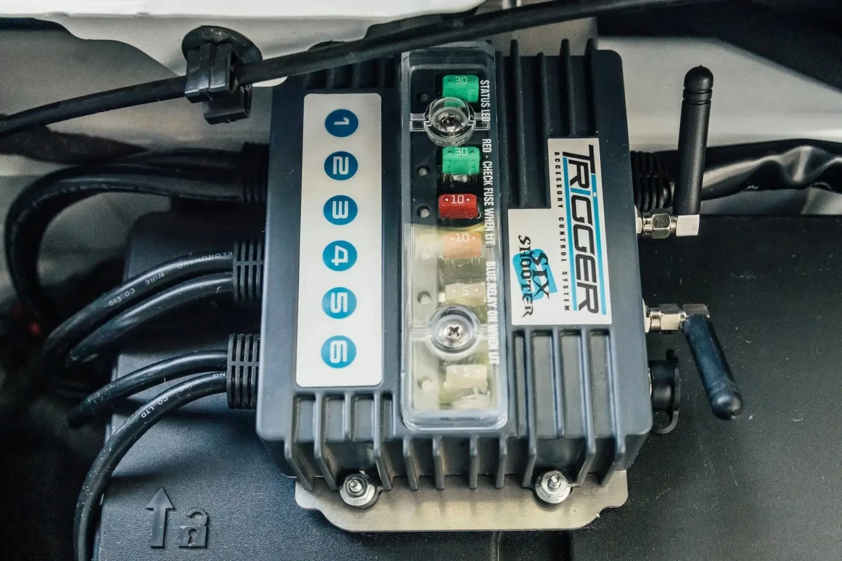 Ford Bronco Trigger 6 Shooter Controller - ORACLE Lighting - Combo Kit w/ Underhood Mounting Bracket - 2021+